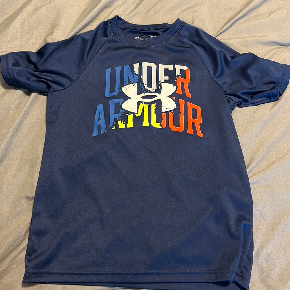 Under Armour boy size youth small short sleeve shirt.